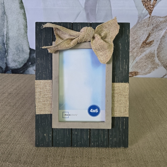 Mainstays Other - Mainstays Black and Tan Burlap Picture Frame